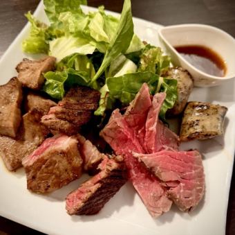 最受欢迎的菜肴是 Bona Plate（什锦肉类）