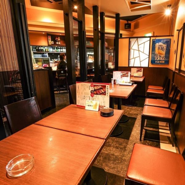 4名・4名・6名の個室をつなげて最大14名の個室宴会が可能です！カウンターも5席あり。お店貸切も対応しています。焼き鳥ガロで、会社帰りの飲み会や、美味しい焼き鳥宴会をどうぞ！
