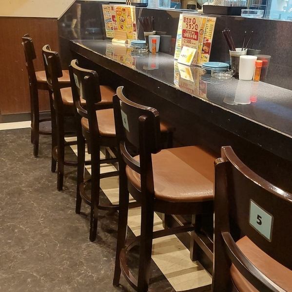 スタッフと会話が楽しめるカウンター席も人気！焼いているところを見ながら食べるのもオススメです！