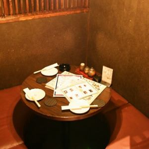Round table private room for up to 3 people