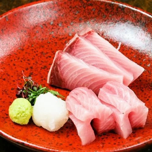 A seasonal dish that changes every season.Tempo stone sashimi ...