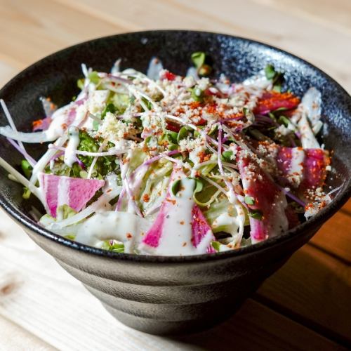 根菜とスプラッターのシーザーサラダ