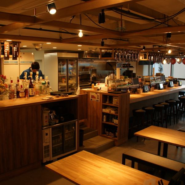 活気ある店内で乾杯！！2人でしっとり飲みたい時にもオススメ♪