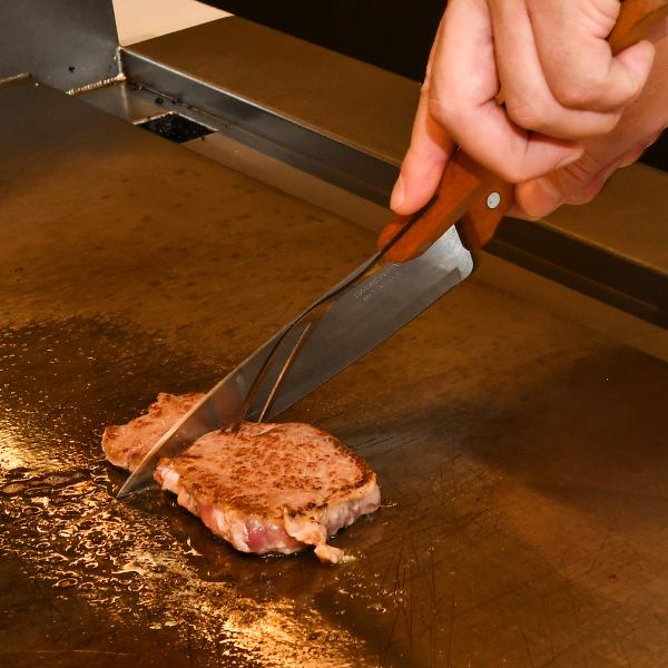 【廚師就在你面前！？我們最受歡迎的招牌菜單！牛肉鐵板燒≫牛肉鐵板燒≪包含在自助餐中≫
