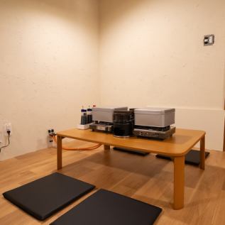 家族とのお食事にぴったりな4名様掛けのテーブル席が2つご用意されています！アットホームな雰囲気の中で、料理を楽しみながら、特別な時間を過ごすことができます☆