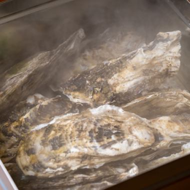 【新鮮な牡蠣を心ゆくまで楽しむ】手のひらサイズの牡蠣をたっぷりご用意！5998円(税込)