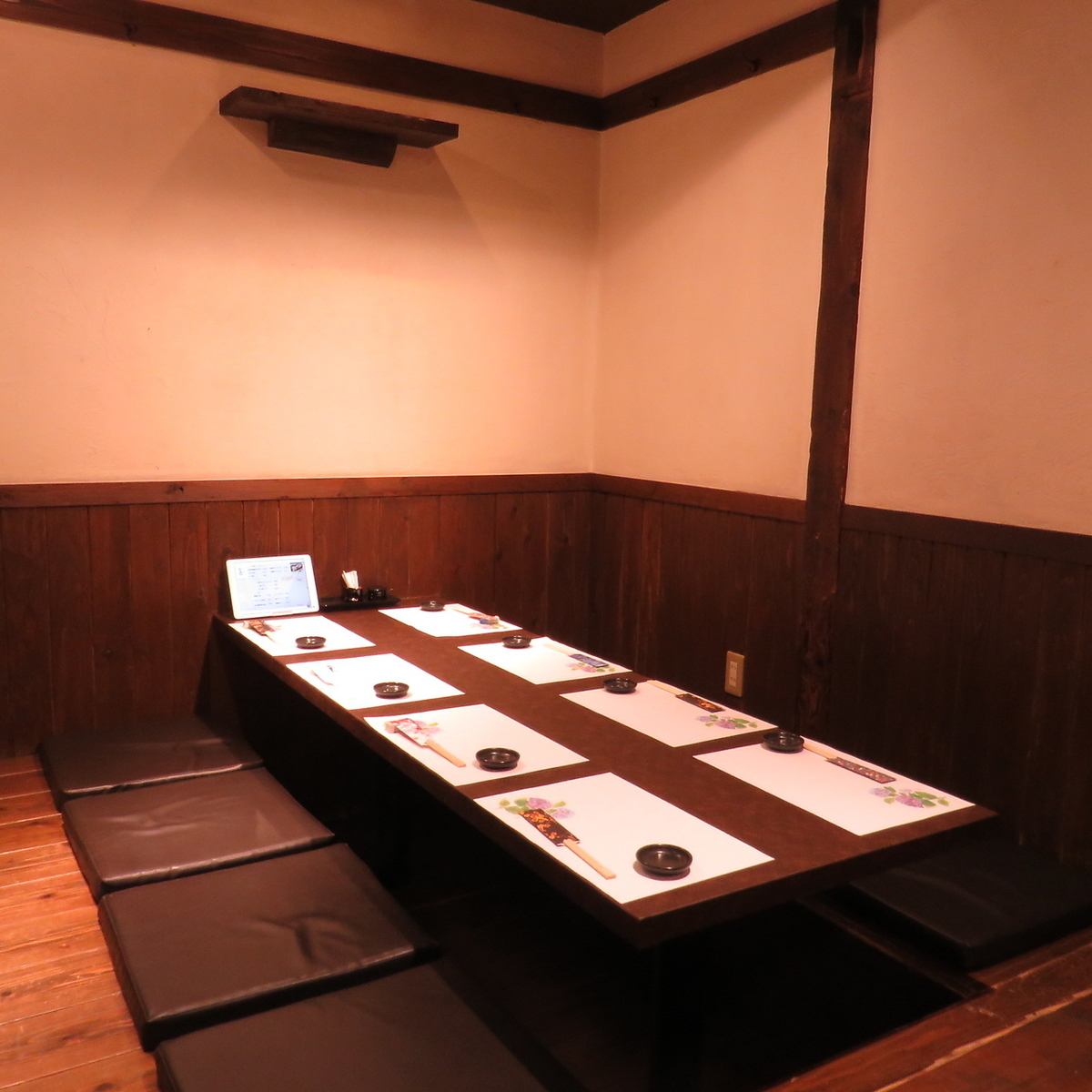 我们准备了一个最多可容纳30人的安静氛围的hori-kotatsu座位。