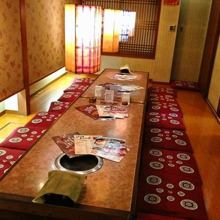 在氣氛宜人的日式榻榻米房間中享受輕鬆的宴會♪最多可容納16人，因此建議小團體使用。