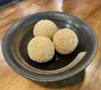 ゴマ団子（三個）