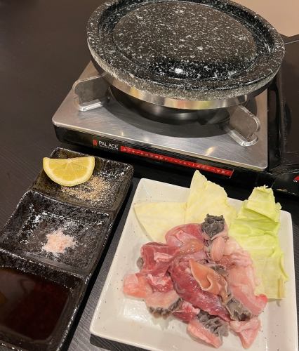 不仅有内脏锅，还有烤肉