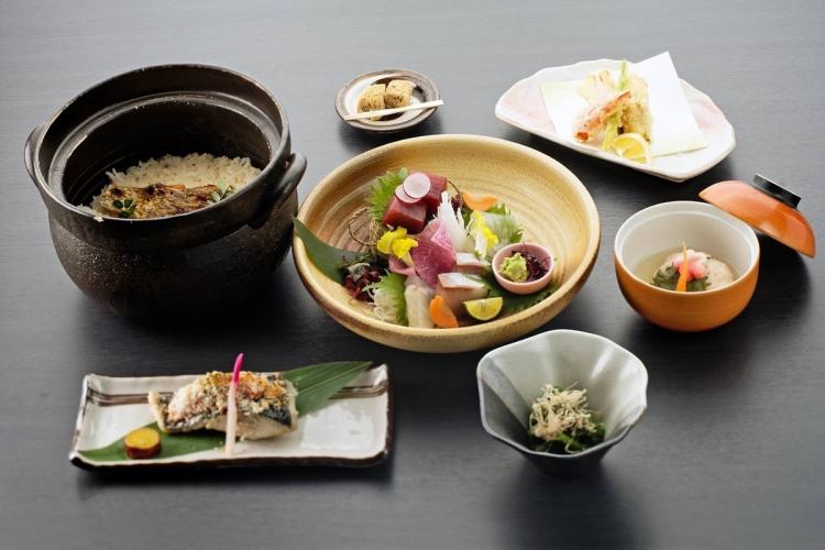 [Lunchtime limited course] 9 dishes including grilled mackerel, sea bream rice, etc. 3,300 yen (tax included)