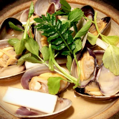 Clams, spring burdock and steamed celery in sake