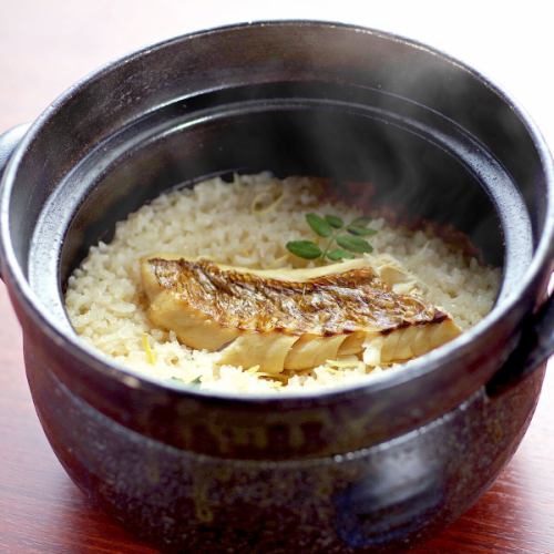実りの秋をご満喫いただける『菊月（きくづき）コース』です。

食材だけでなく彩りにもこだわり、見た目でも秋の訪れを感じていただけます。

お値段を抑えつつも質の高さを追究したコースとなっておりますので、どなた様にもご満足いただけます。

菊月コースやそのほかのコースは随時ご予約受付中となりますので、プロフィールのリンクよりよろしくお願いいたします。→@taimeshiyahanabi_honten

‥‥‥‥‥‥‥‥‥‥‥‥‥‥‥‥‥
菊月（きくづき）コース　5,950円（税込）
【前菜】季節の前菜３種
【造里】旬のお造り４種盛り（個別盛り）
【煮物】カマスとベーコンの白ワイン蒸し
【焼物】和牛と秋野菜陶板焼き
【小鉢】ナメコとイクラのみぞれ和え
【揚物】秋サケの揚げ出し香味ソース
【食事】天然鯛 鯛めし
【留椀】赤出汁
【香の物】2種
【甘味】デザート1種
※器や料理内容は当日の天候や仕入れ状況により多少変わる場合がございます。
‥‥‥‥‥‥‥‥‥‥‥‥‥‥‥‥‥

#鯛めし #鯛めしやはなび #大阪グルメ #関西グルメ #福島グルメ #大阪ランチ #ランチ #大阪ディナー #ディナー #福島居酒屋 #大阪居酒屋 #居酒屋 #和食 #osaka #fukushimaku #japanesefood #izakaya #コース