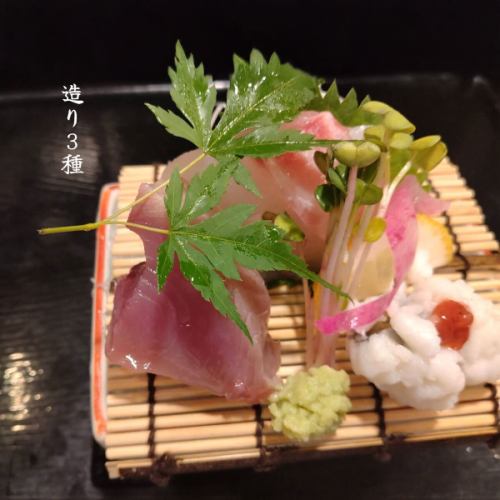 鯛めしやはなび福島本店です！

少しずつではございますが、旬の食材が秋の装いへと移り変わり始めました。

まだまだ暑さは続きますが、そんな今だからこそ美味しい食材を多く取り揃えて、本日も皆様のご来店をお待ちしております🙇

コースのご予約、またはお席のみのご予約はプロフィールのリンクから随時承っております。
→@taimeshiyahanabi_honten

‥‥‥‥‥‥‥‥‥‥‥‥‥‥‥‥‥
松茸とハモの土瓶蒸し　1,080円(税込)
造り3種　1,080円(税込)
スルメイカ一夜干し　980円(税込)
無花果の揚げ出し　400円(税込)
‥‥‥‥‥‥‥‥‥‥‥‥‥‥‥‥‥

#鯛めし #鯛めしやはなび #大阪グルメ #関西グルメ #福島グルメ #大阪ランチ #ランチ #大阪ディナー #ディナー #福島居酒屋 #大阪居酒屋 #居酒屋 #和食 #osaka #fukushimaku #japanesefood #izakaya #コース