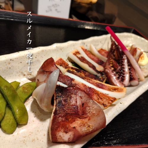 鯛めしやはなび福島本店です！

少しずつではございますが、旬の食材が秋の装いへと移り変わり始めました。

まだまだ暑さは続きますが、そんな今だからこそ美味しい食材を多く取り揃えて、本日も皆様のご来店をお待ちしております🙇

コースのご予約、またはお席のみのご予約はプロフィールのリンクから随時承っております。
→@taimeshiyahanabi_honten

‥‥‥‥‥‥‥‥‥‥‥‥‥‥‥‥‥
松茸とハモの土瓶蒸し　1,080円(税込)
造り3種　1,080円(税込)
スルメイカ一夜干し　980円(税込)
無花果の揚げ出し　400円(税込)
‥‥‥‥‥‥‥‥‥‥‥‥‥‥‥‥‥

#鯛めし #鯛めしやはなび #大阪グルメ #関西グルメ #福島グルメ #大阪ランチ #ランチ #大阪ディナー #ディナー #福島居酒屋 #大阪居酒屋 #居酒屋 #和食 #osaka #fukushimaku #japanesefood #izakaya #コース