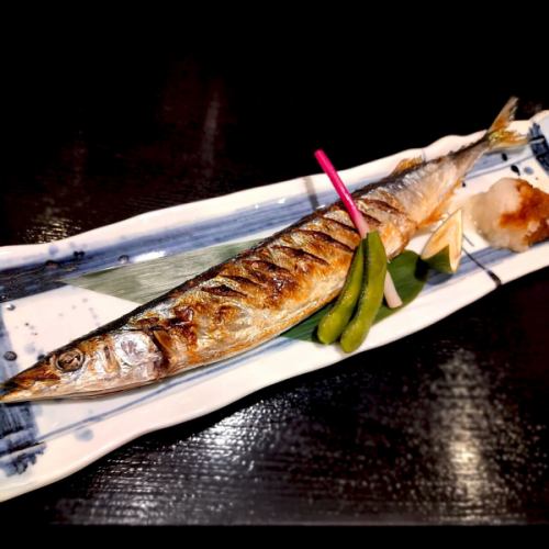 鯛めしやはなび福島本店です。

お盆が明け、新たな旬のお料理のご提供が開始いたしました。

北海道産の新秋刀魚の塩焼き(700円/税込)でございます。

この時期北海道で獲れる新秋刀魚は脂乗りが良く、ぜひ一度は味わっていただきたい一品です。

当店自慢の「名物　別格鯛めし」との相性も抜群ですので、ご来店の際にはぜひご賞味ください。

ご予約は随時受付中となりますので、ご入用の際はプロフィールのリンクをご確認のほどよろしくお願いいたします。→@taimeshiyahanabi_honten

：：：：：：：：：：：：：：：：：：：
ランチ……月～金曜日 11:30～13:30
ディナー…月～土曜日 17:30～23:00
定休日……日曜日、祝日

※料理の数に限りがありますため、売り切れ次第閉店となります。
※時期によって営業日が変更となる場合がございます。
：：：：：：：：：：：：：：：：：：：

#鯛めし #鯛めしやはなび #大阪グルメ #関西グルメ #福島グルメ #大阪ランチ #ランチ #大阪ディナー #ディナー #福島居酒屋 #大阪居酒屋 #居酒屋 #和食 #osaka #fukushimaku #japanesefood #izakaya #コース #さんま #さんま塩焼き #さんまの塩焼き #秋刀魚 #秋刀魚塩焼き #秋刀魚の塩焼き #サンマ #サンマ塩焼き #サンマの塩焼き
