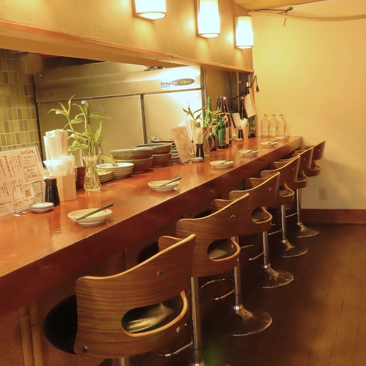 カウンター席・差z式席をご用意しております!