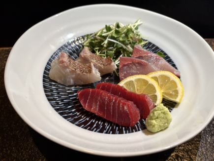 标准套餐 A(鱼或肉)5,455 日元(含税 6,000 日元)含 3 小时畅饮(Lo150 分钟)