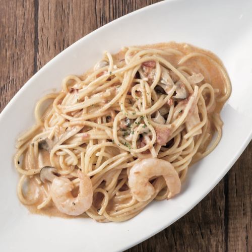 Tomato cream pasta with shrimp and mushrooms