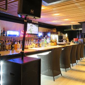 You can enjoy your favorite music and videos at the stylish bar counter♪