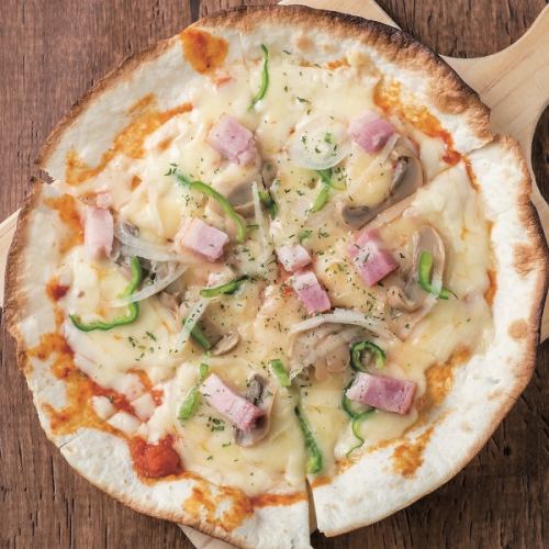 トマトソースのMIXピザ