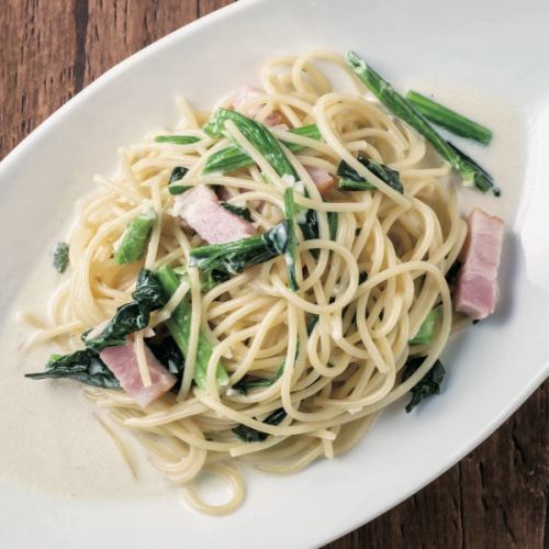ほうれん草とキノコのホワイトパスタ