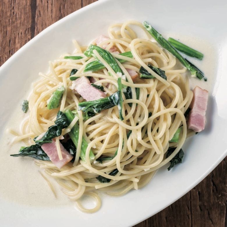 ほうれん草とキノコのホワイトパスタ