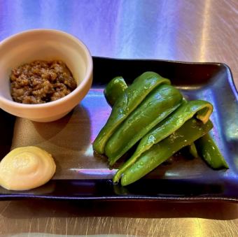 Crispy green peppers with meat and miso