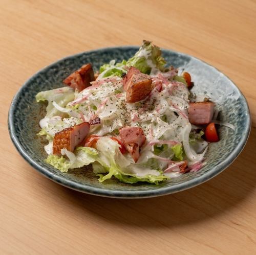 炉端炙りベーコンのせシーザーサラダ