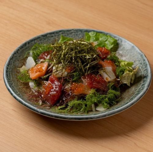 鮮魚と海藻のヘルシーサラダ