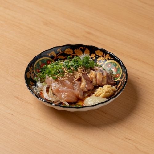 鹿児島地鶏のたたき刺し/石焼麻婆豆腐(辛みの赤/旨みの黒)