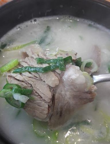 牛ホホ肉を使ったワンランク上の「特上ソルロンタン」