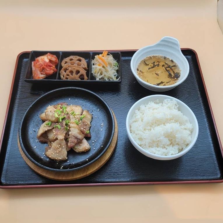 ランチメニューも豊富に取り扱っております！