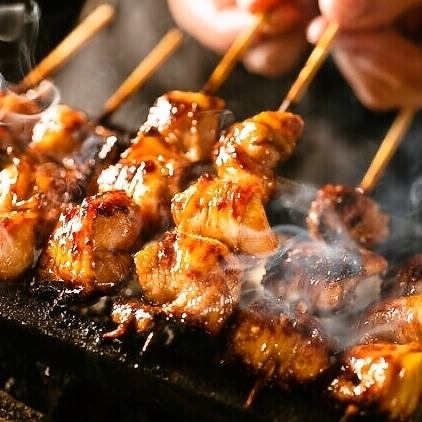 Please enjoy our authentic yakitori, carefully grilled over charcoal to make the most of the quality of the ingredients.