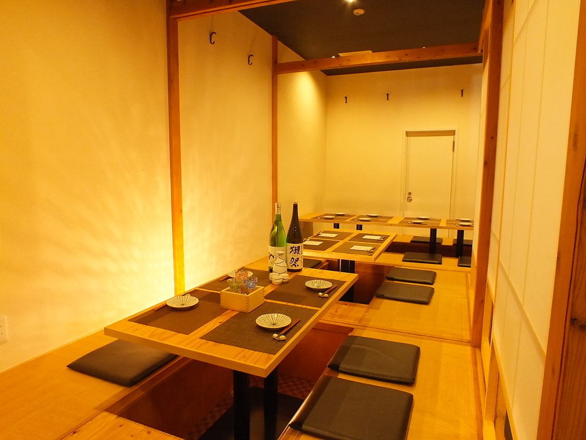 An adult banquet where you can relax comfortably with tables and tatami mats ☆