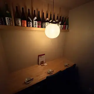 カウンターも半個室でプライベートな空間を♪