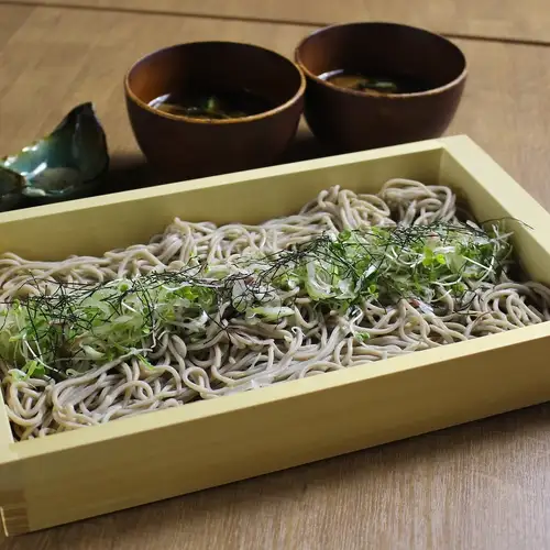 精致的蘸荞麦面