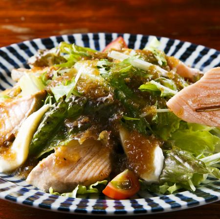 炙りサーモンとモッツァレラのハリハリサラダ