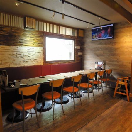 【スペース貸切】１１～１４名様用ソファーテーブル１１名様以上の場合は、飲み放題付コースのみで２日前の２１時までにご予約下さい。