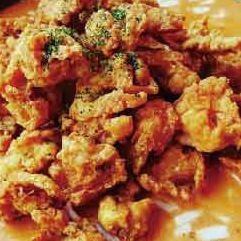 ロゼチキン　骨無し(5Ps)：1080円（税抜）／骨付き(半身)：1480円（税抜）