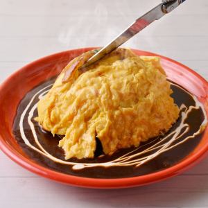 【2】「ぱっかーん！」と開くと、とろっとろの卵が溢れ出します！