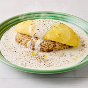 トリュフチーズソースのオムライス