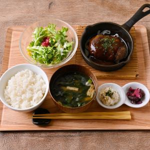 自家製デミグラスソースのハンバーグ定食