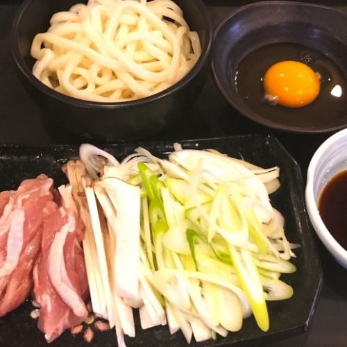 ネギたっぷり♪鳥すき風焼きうどん(生卵 1個付き）