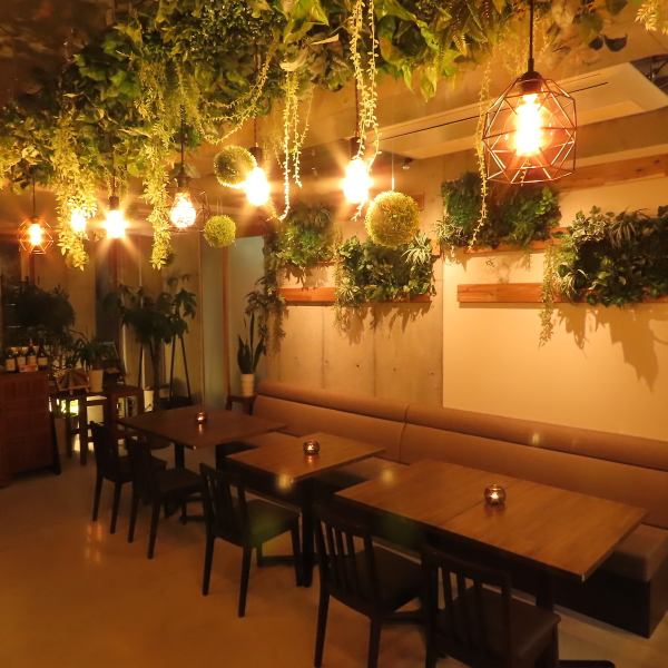 "GRECIAL" is a combination of "green" and "special."The store design uses a lot of trees and is inspired by nature.In addition, "green" refers to carefully selected pesticide-free vegetables.The name "GRECIAL" reflects our desire to provide our customers with a special and extraordinary time and space through these services.