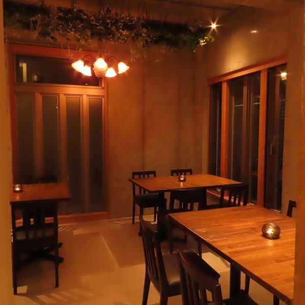 There are private rooms separate from the main floor.You are also welcome to reserve a private room.Please enjoy the special cuisine and wonderful time with your loved ones without any worries.
