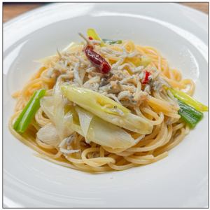 しらすと長葱のペペロンチーノ
