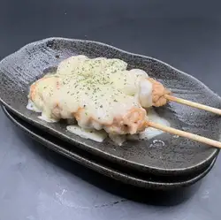 鸡脖子配明太子蛋黄酱和奶酪