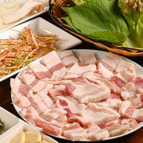 【ジューシーな豚バラ肉と新鮮な野菜で楽しむ！】心温まるひとときをサムギョプサル　2500円(税込)