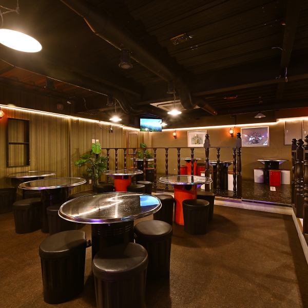 団体様のご利用にも最適な広々とした店内は、テーブルレイアウトの調整も可能で大人数宴会にも対応できます。会社の打ち上げやサークルの集まり、同窓会など、さまざまなシーンでご利用いただけます。飲み放題付きコースはボリューム満点で、韓国料理の魅力を余すことなく堪能。